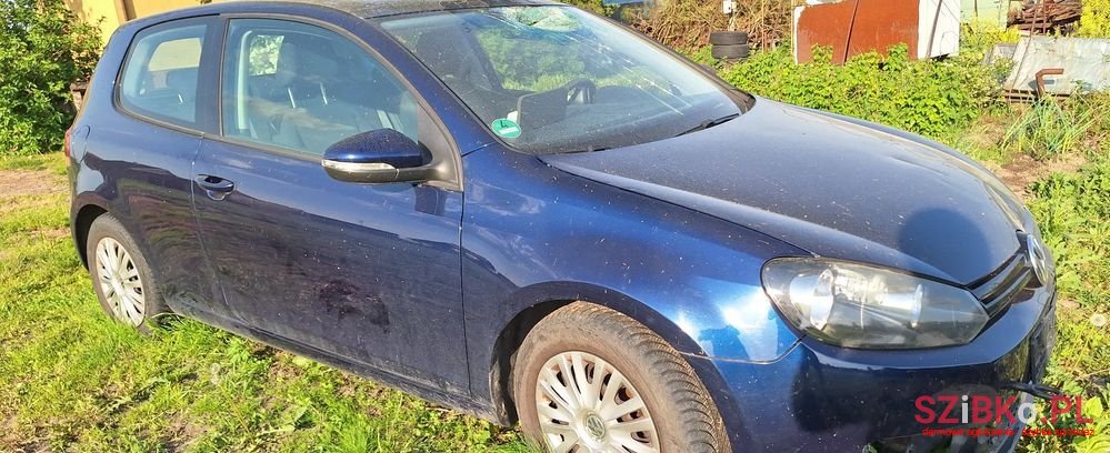 2009' Volkswagen Golf photo #2