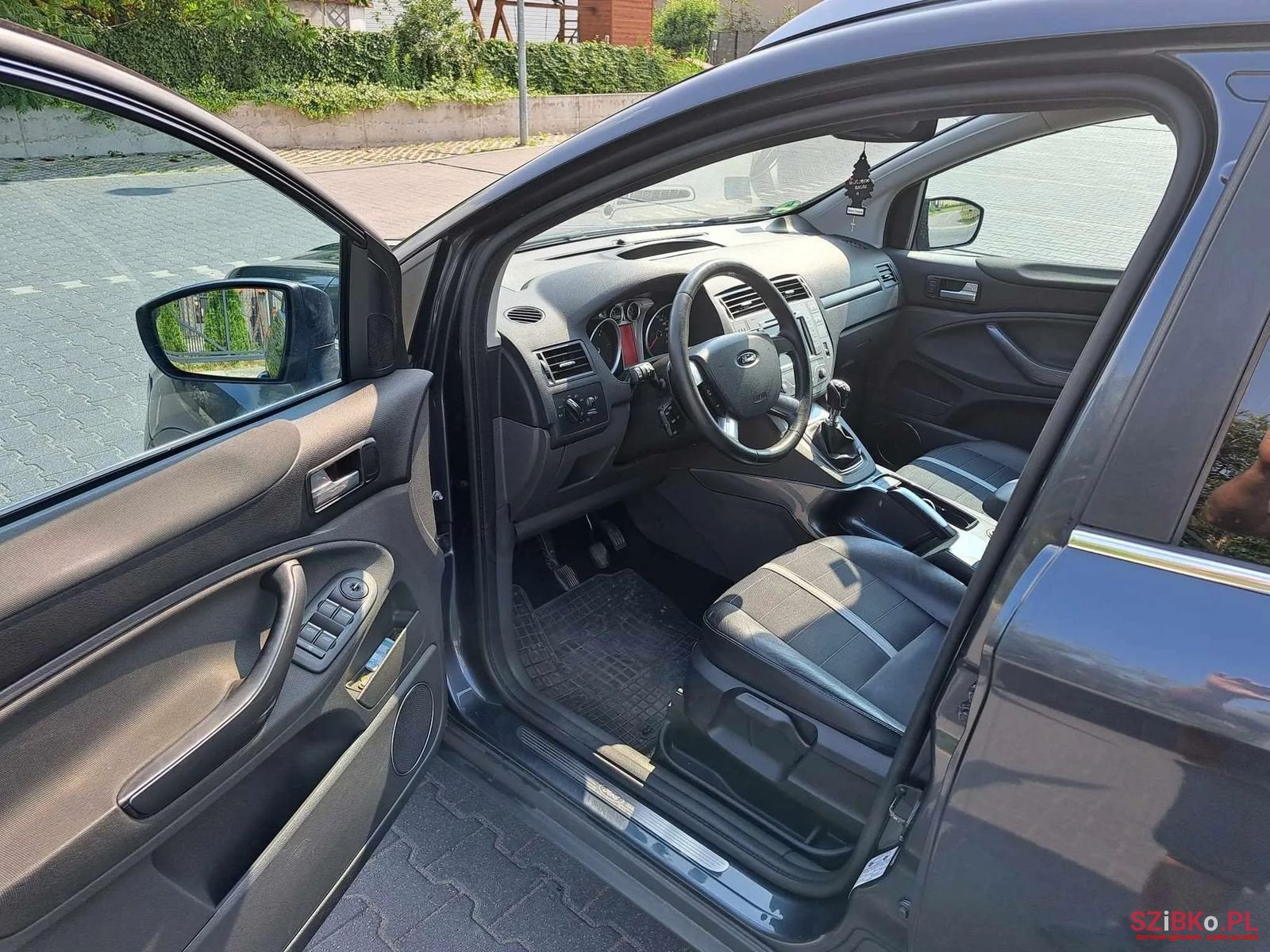 2010' Ford Kuga photo #6