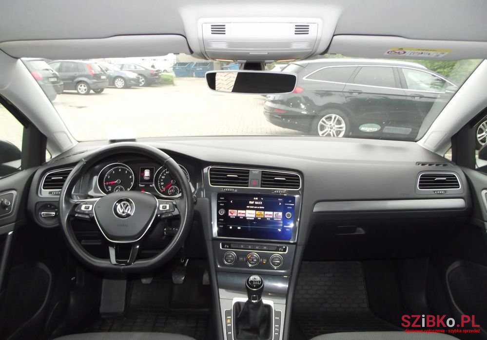 2019' Volkswagen Golf photo #6