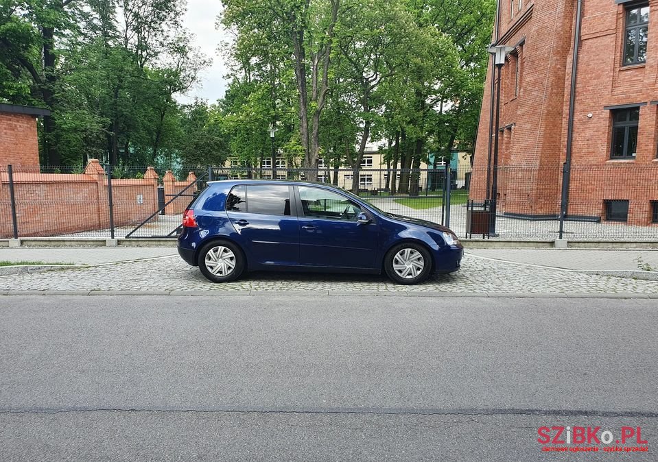 2008' Volkswagen Golf photo #5