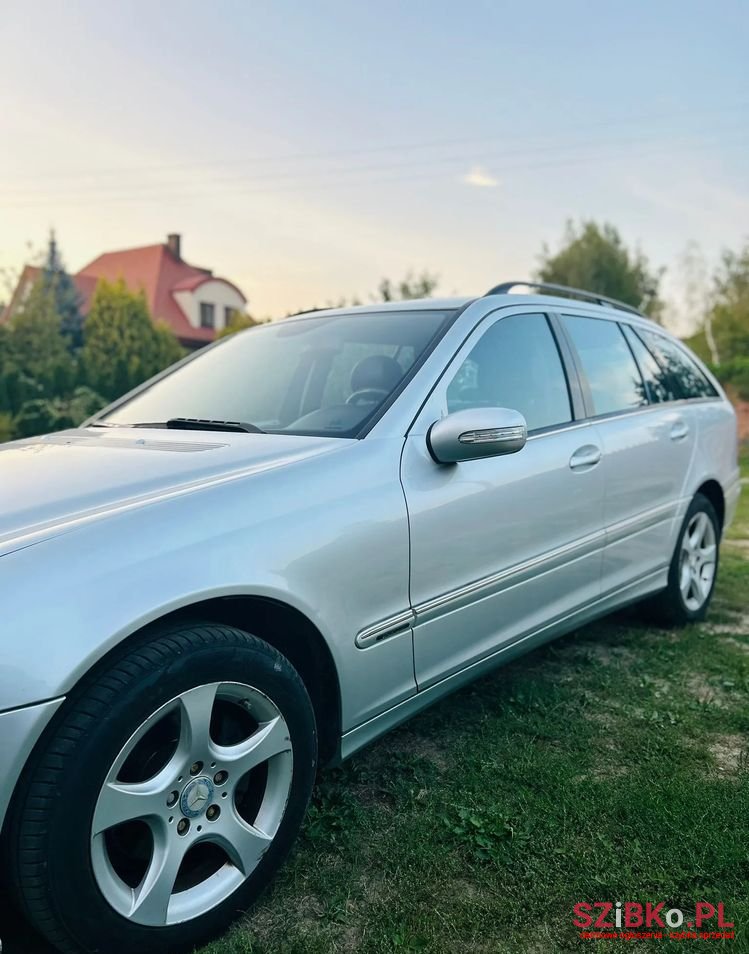 2006' Mercedes-Benz C-Class 200 T photo #2