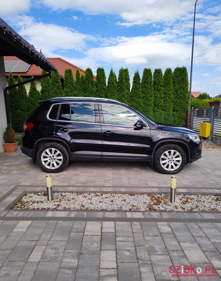 2010' Volkswagen Tiguan photo #3