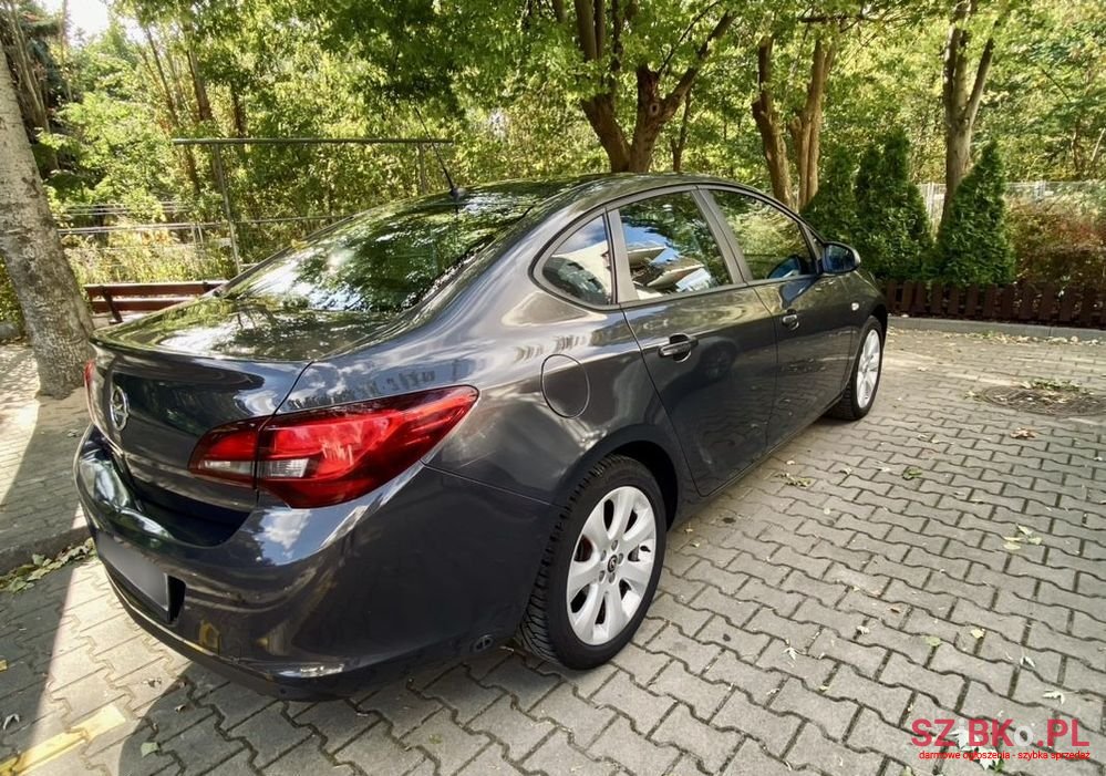 2014' Opel Astra photo #5