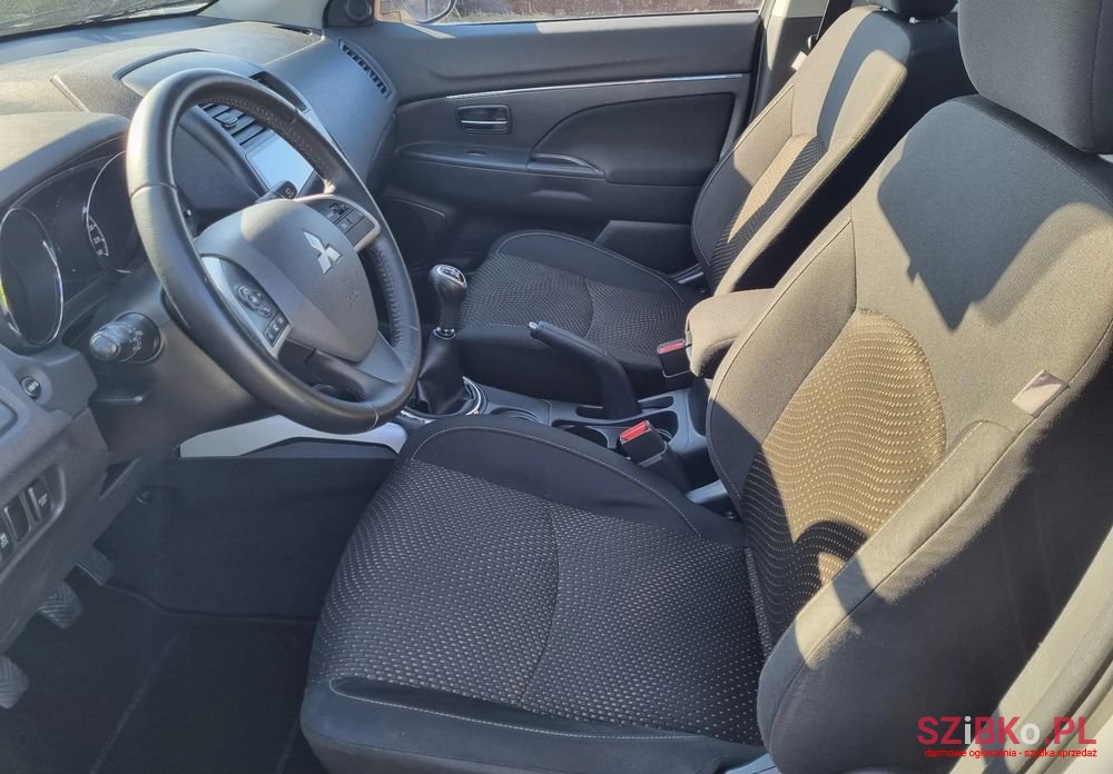 2013' Mitsubishi ASX photo #5