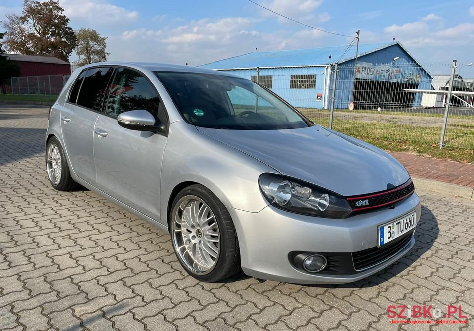 2009' Volkswagen Golf photo #1