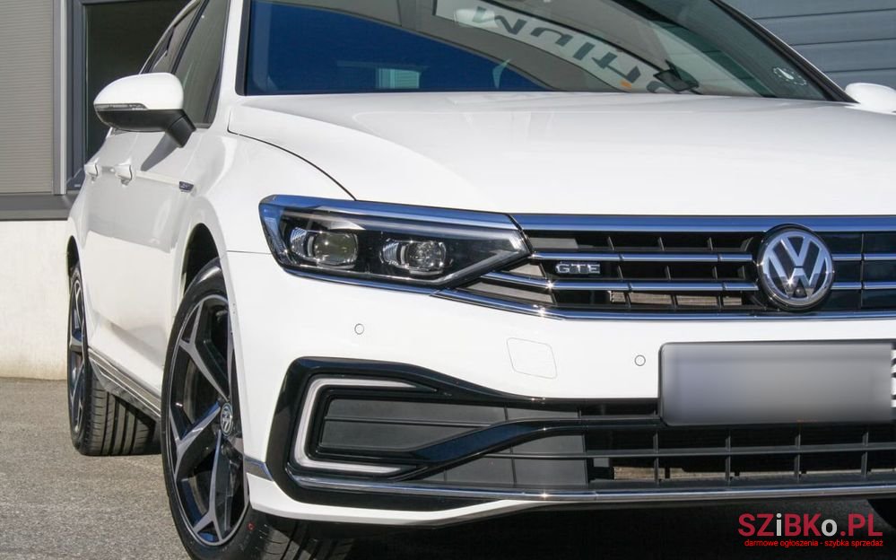 2020' Volkswagen Passat photo #4