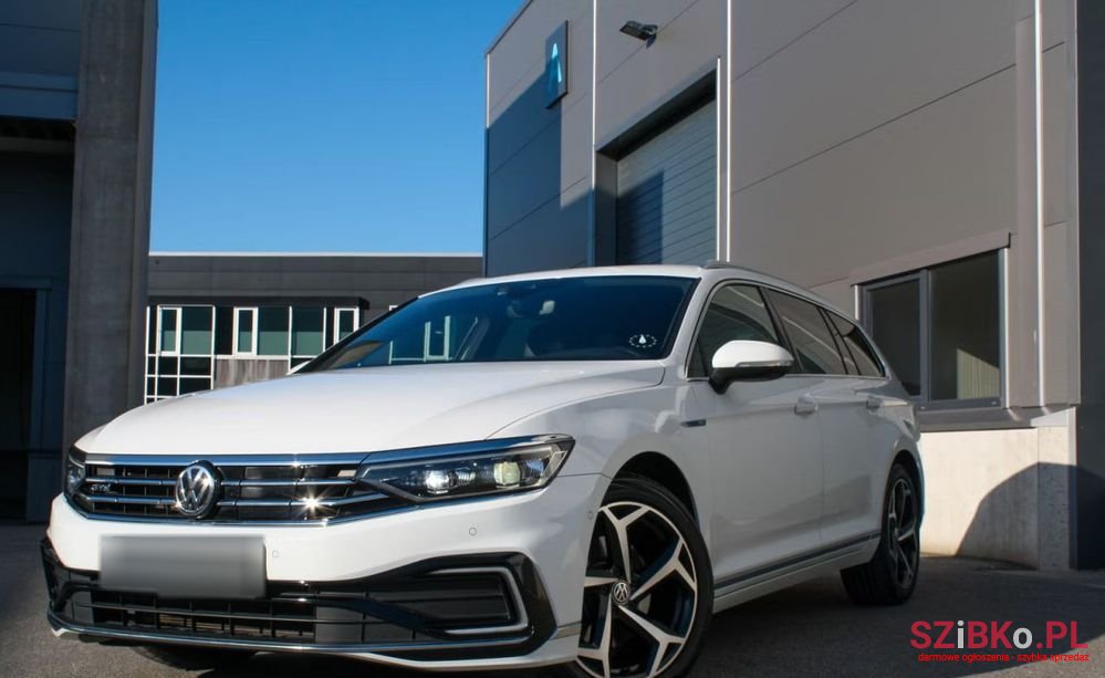2020' Volkswagen Passat photo #1