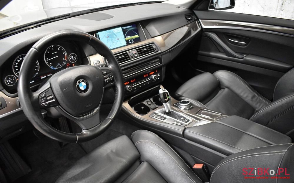 2013' BMW 5 Series photo #4