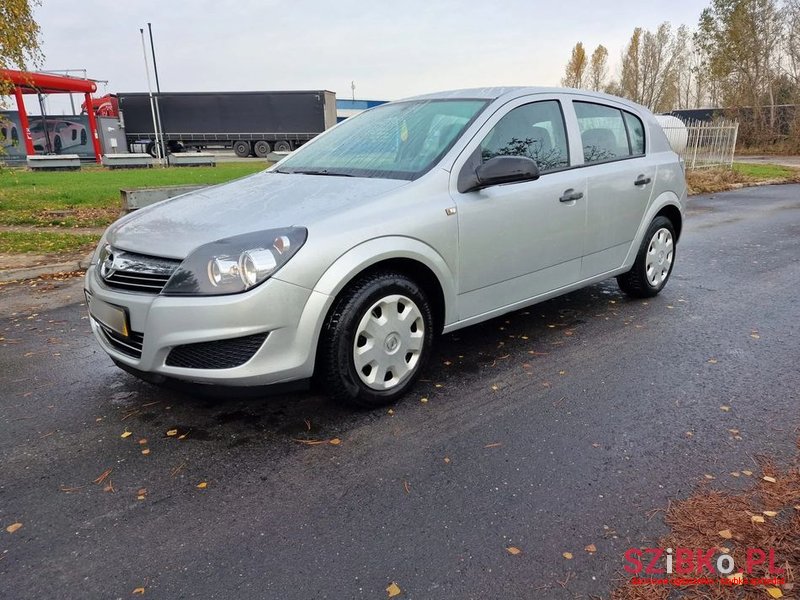 2009' Opel Astra 1.4 Edition photo #3