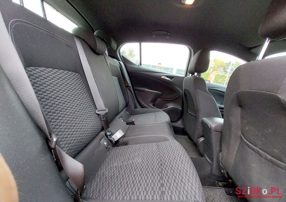 2017' Opel Astra photo #6