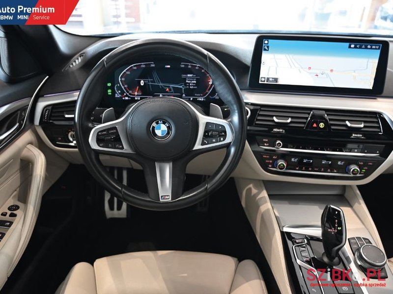 2021' BMW 5 Series 520D Xdrive M photo #4