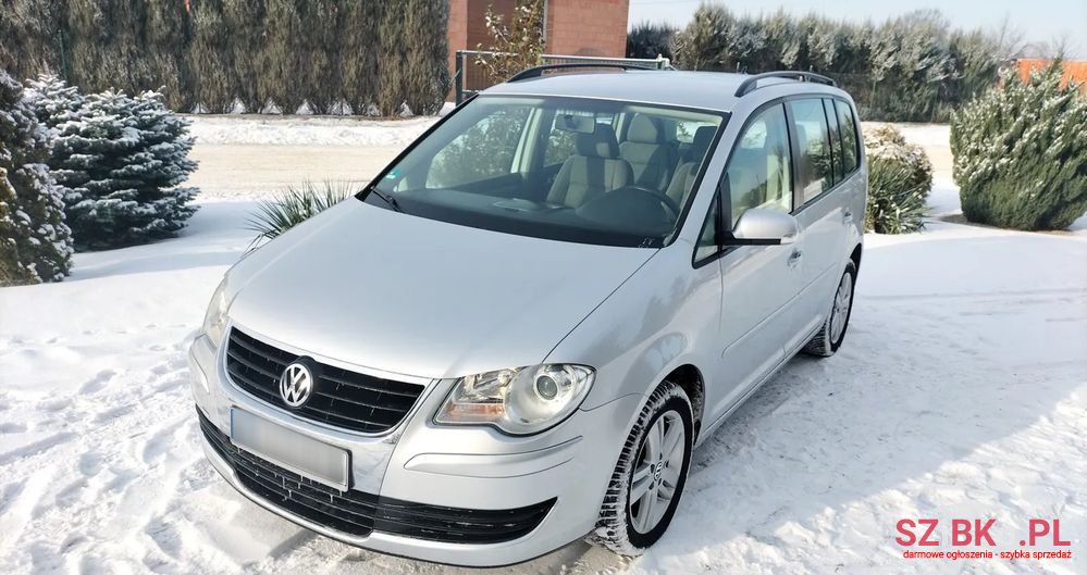 2009' Volkswagen Touran photo #5