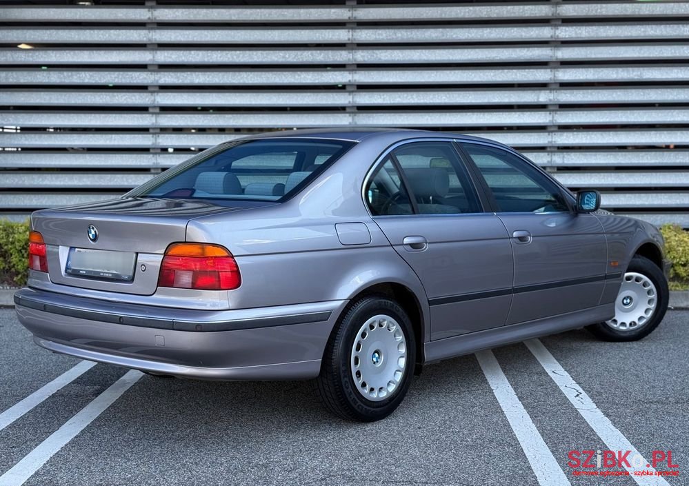 2000' BMW 5 Series 520I photo #2