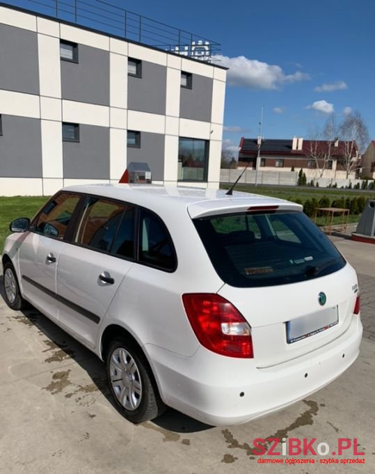 2011' Skoda Fabia photo #3