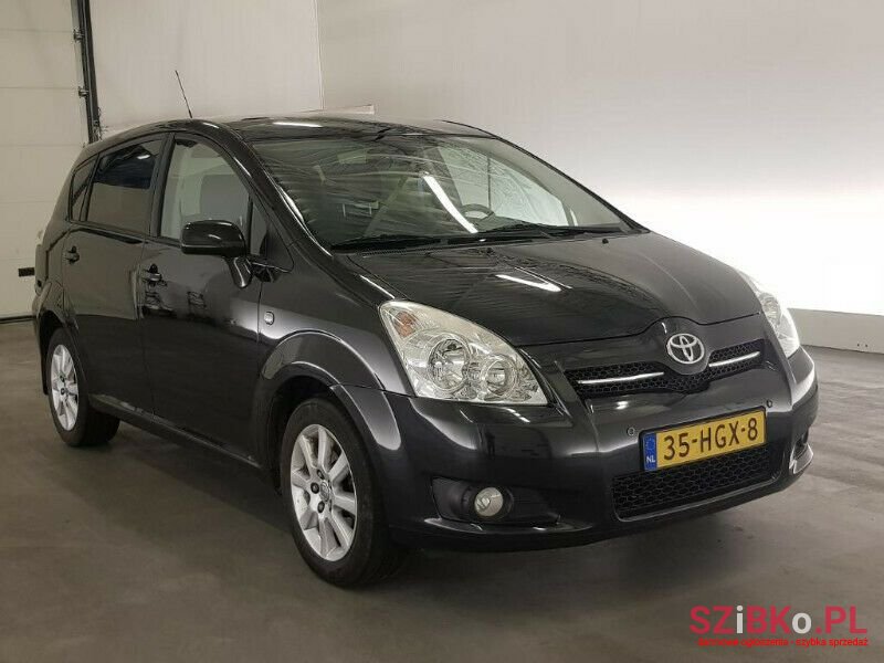 2009' Toyota Verso photo #1