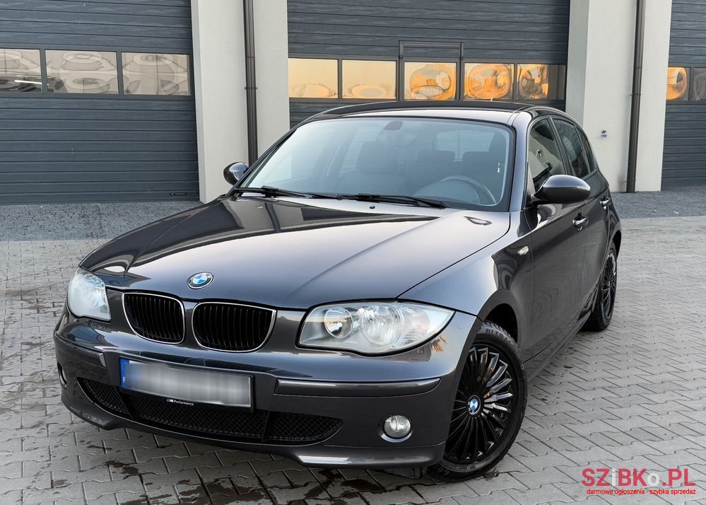 2005' BMW 1 Series 118I photo #2