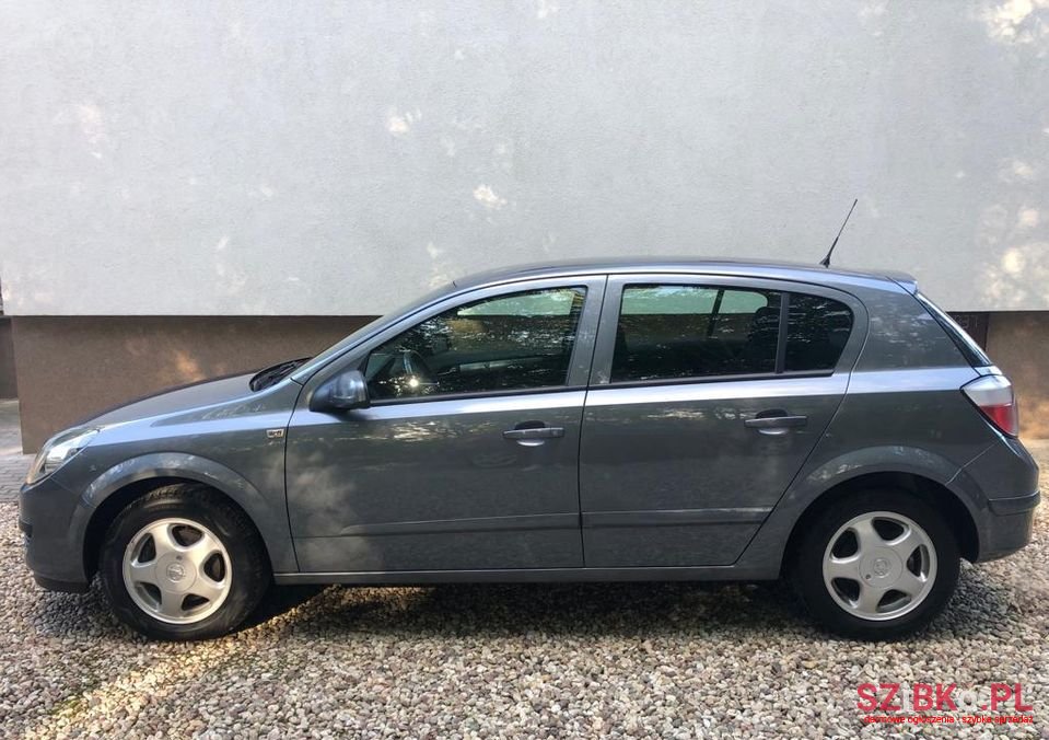 2008' Opel Astra photo #4