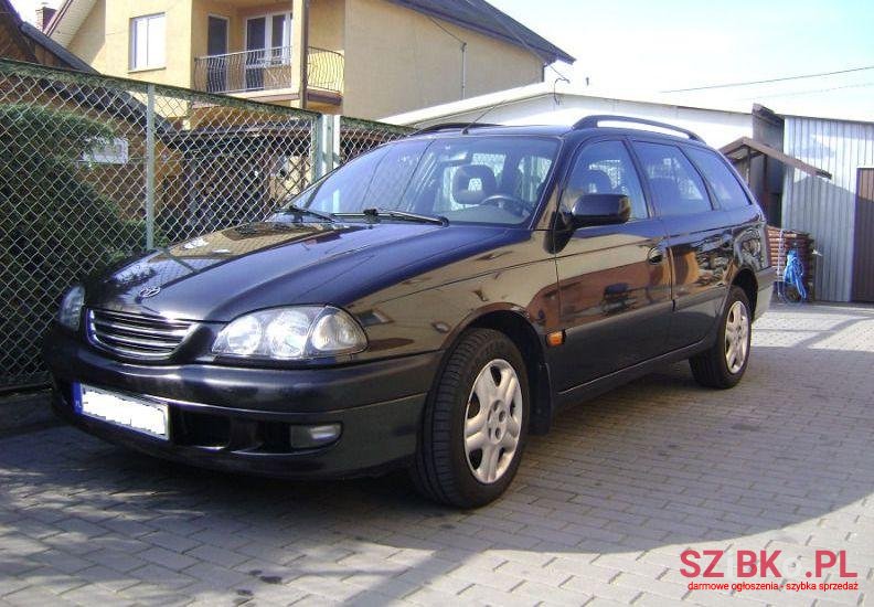 1998' Toyota Avensis photo #1