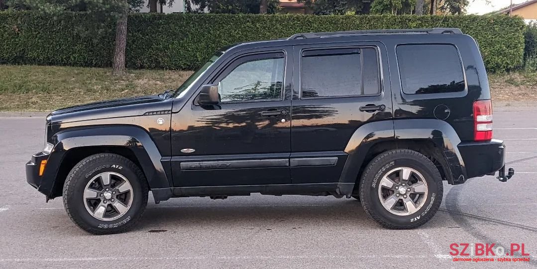 2008' Jeep Liberty photo #2