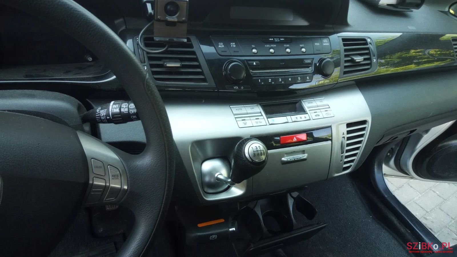 2005' Honda FR-V photo #5