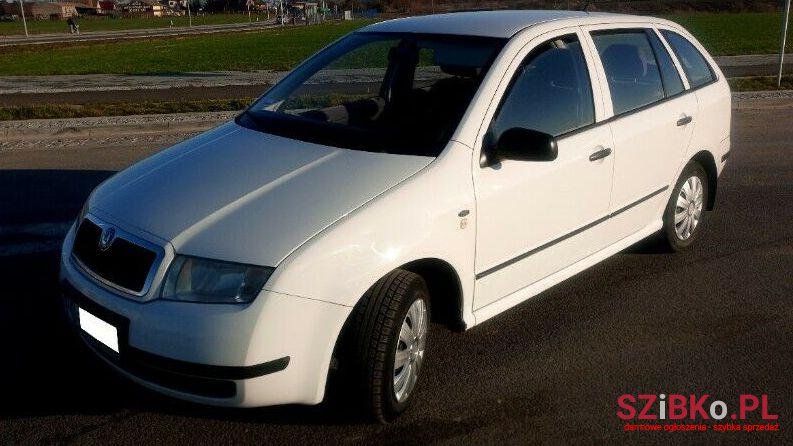2001' Skoda Fabia photo #1