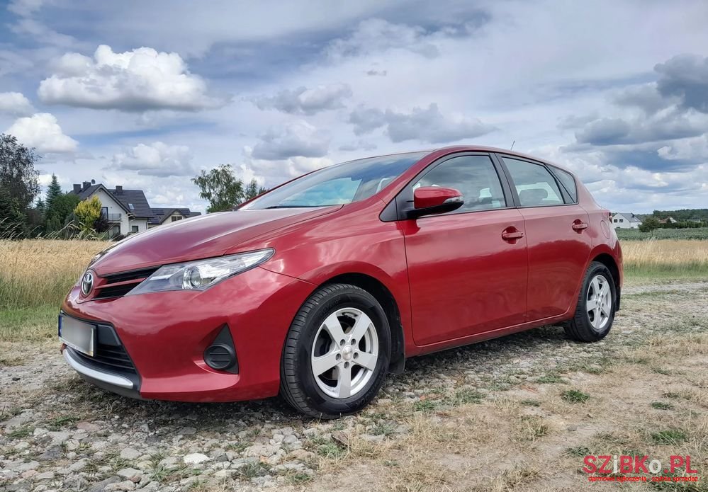 2014' Toyota Auris photo #2