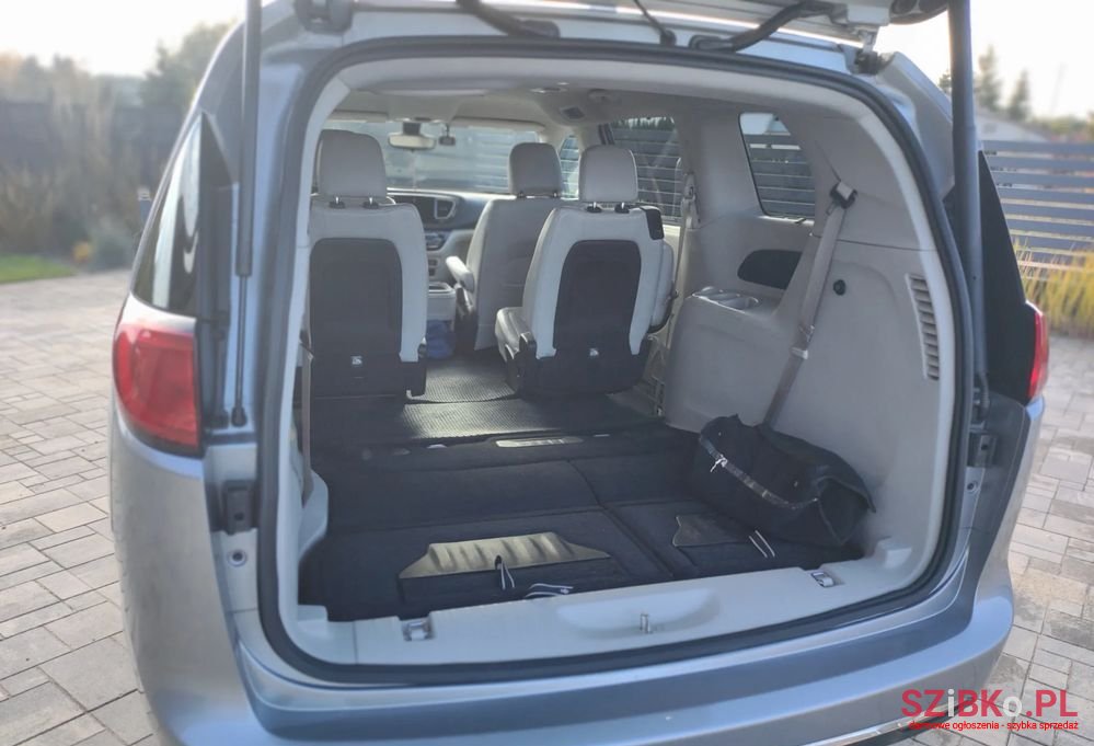 2017' Chrysler Pacifica photo #6