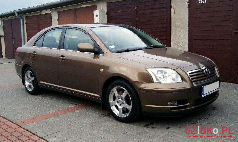 2004' Toyota Avensis photo #1