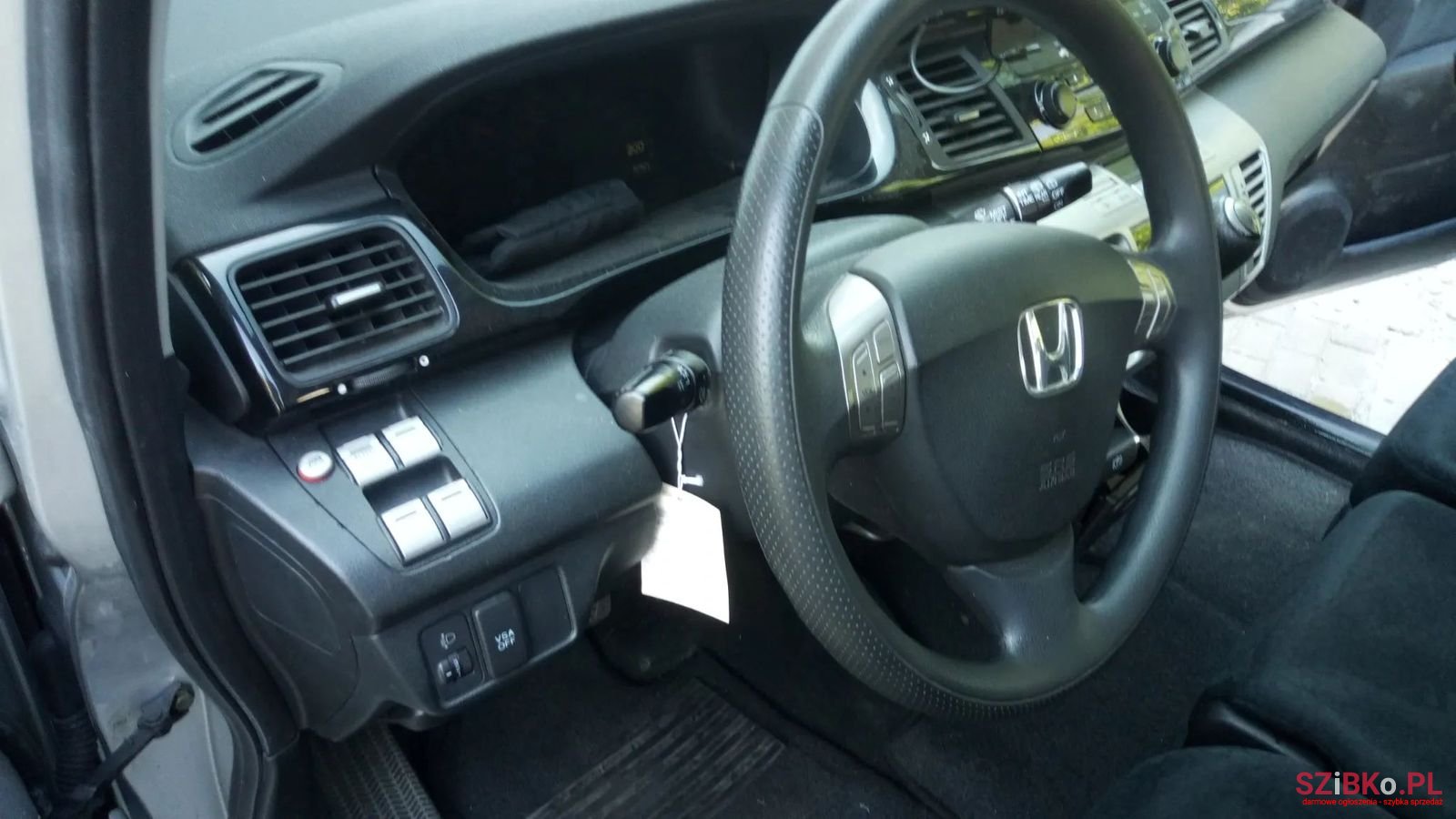 2005' Honda FR-V photo #6