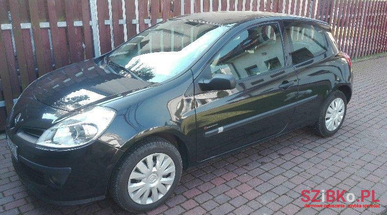 2008' Renault Clio photo #1