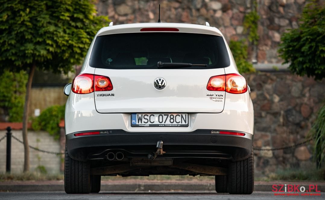 2011' Volkswagen Tiguan photo #6