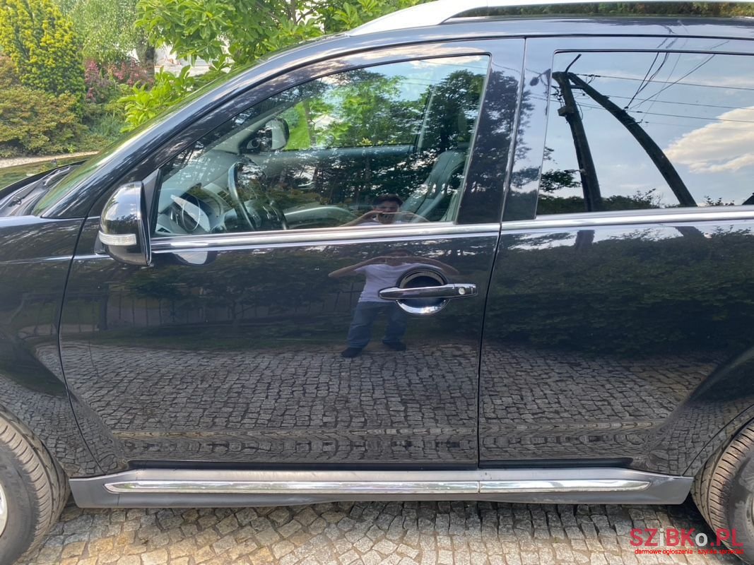 2010' Mitsubishi Outlander photo #4