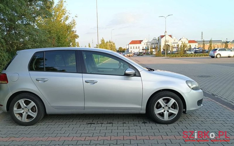 2010' Volkswagen Golf photo #3