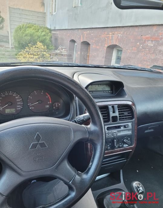 2001' Mitsubishi Carisma photo #6