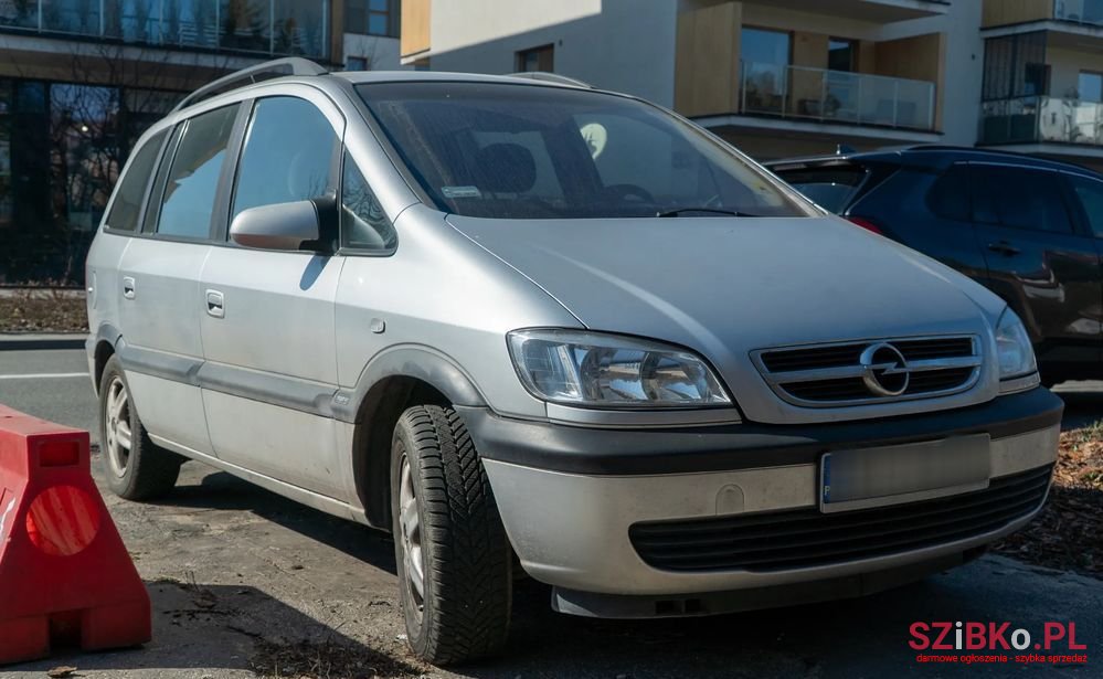 2003' Opel Zafira 1.8 16V Elegance photo #2