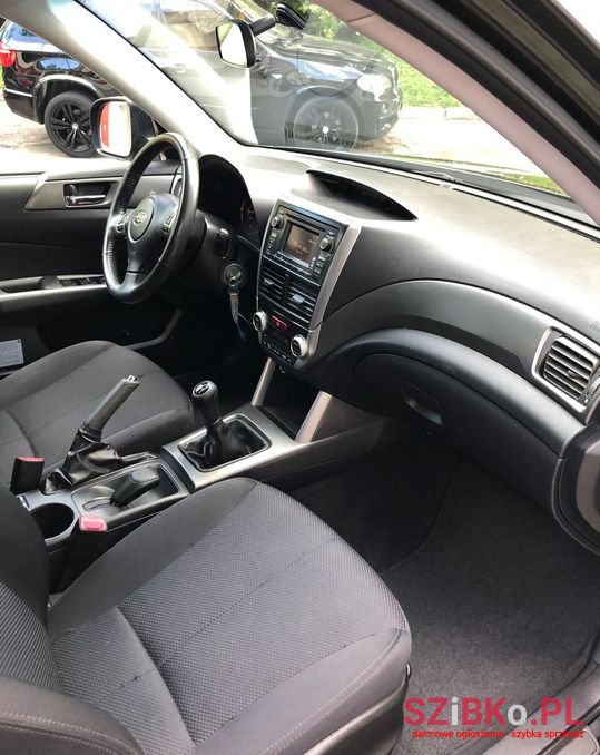 2011' Subaru Forester photo #3