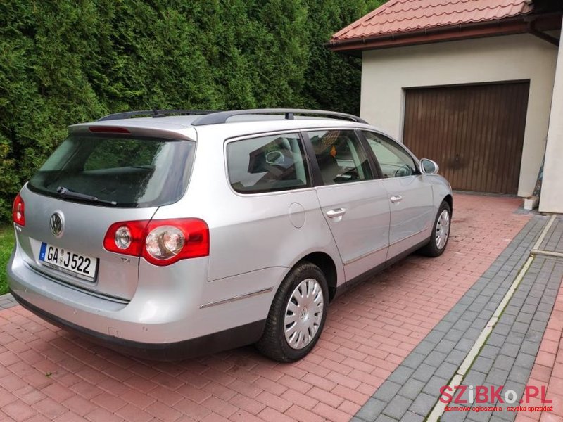 2007' Volkswagen Passat photo #3