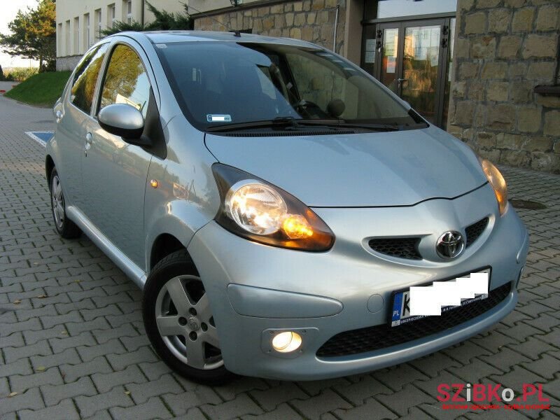 2005' Toyota Yaris photo #1