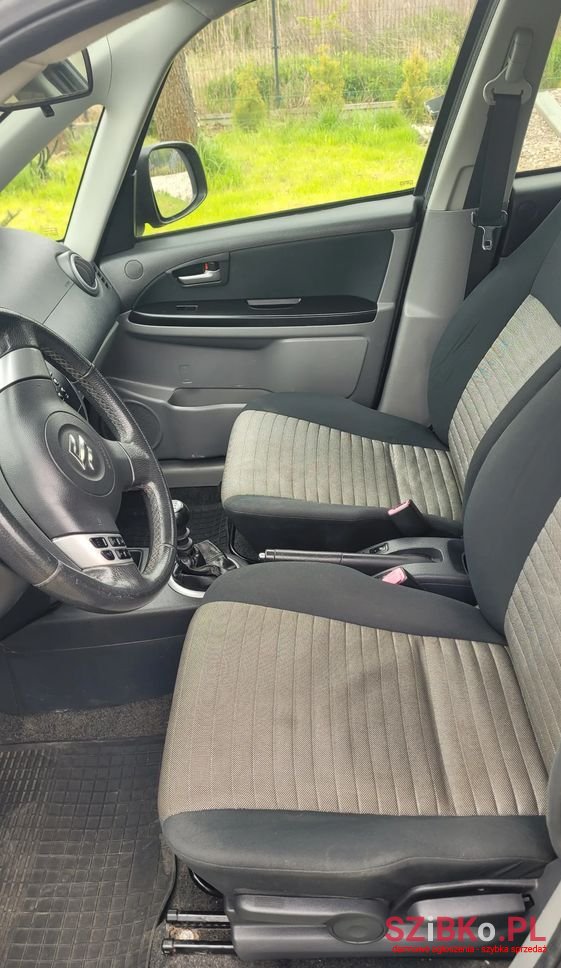 2009' Suzuki SX4 photo #4