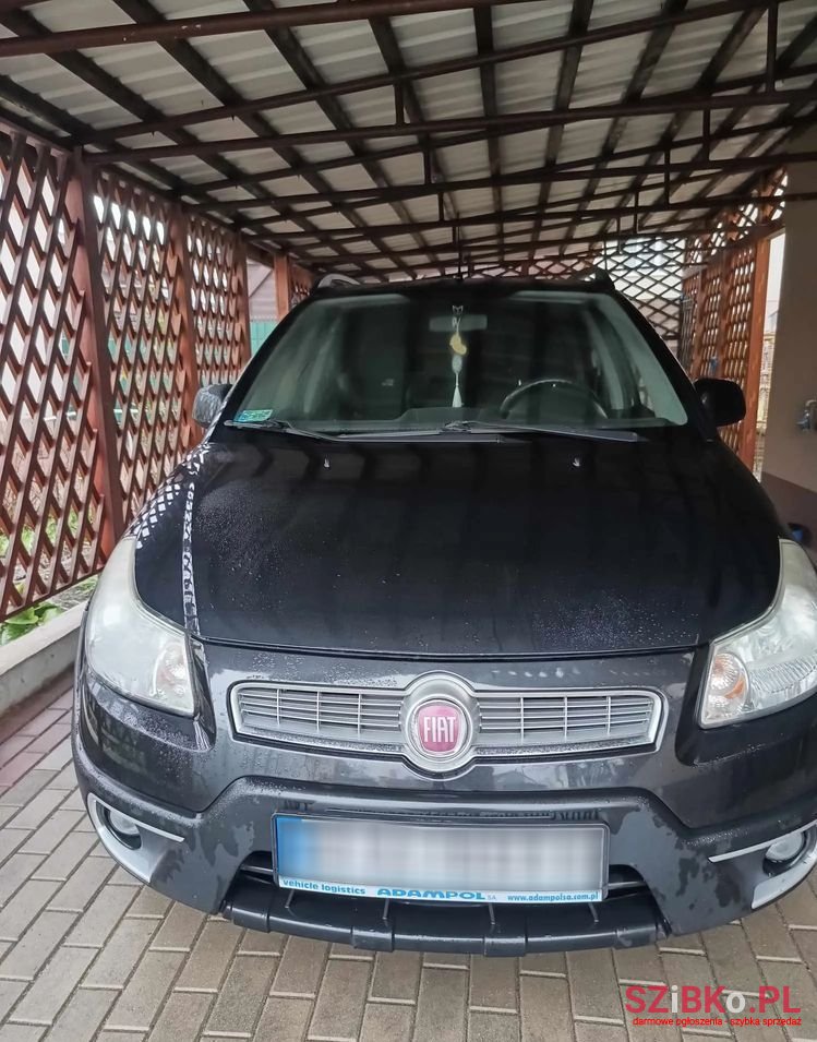 2010' Fiat Sedici photo #2