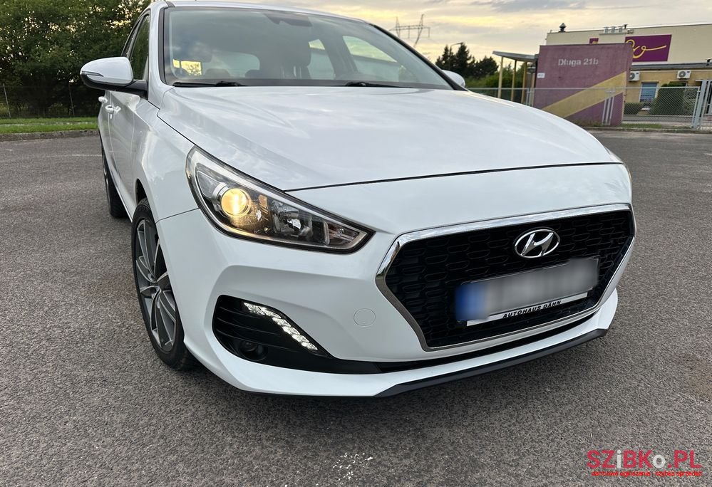 2020' Hyundai i30 1.6 Crdi Intro photo #3