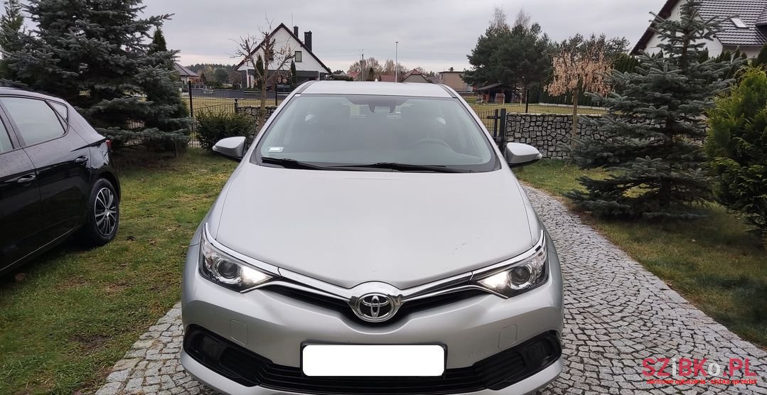 2018' Toyota Auris photo #3