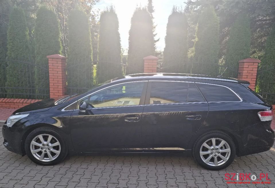 2011' Toyota Avensis photo #3