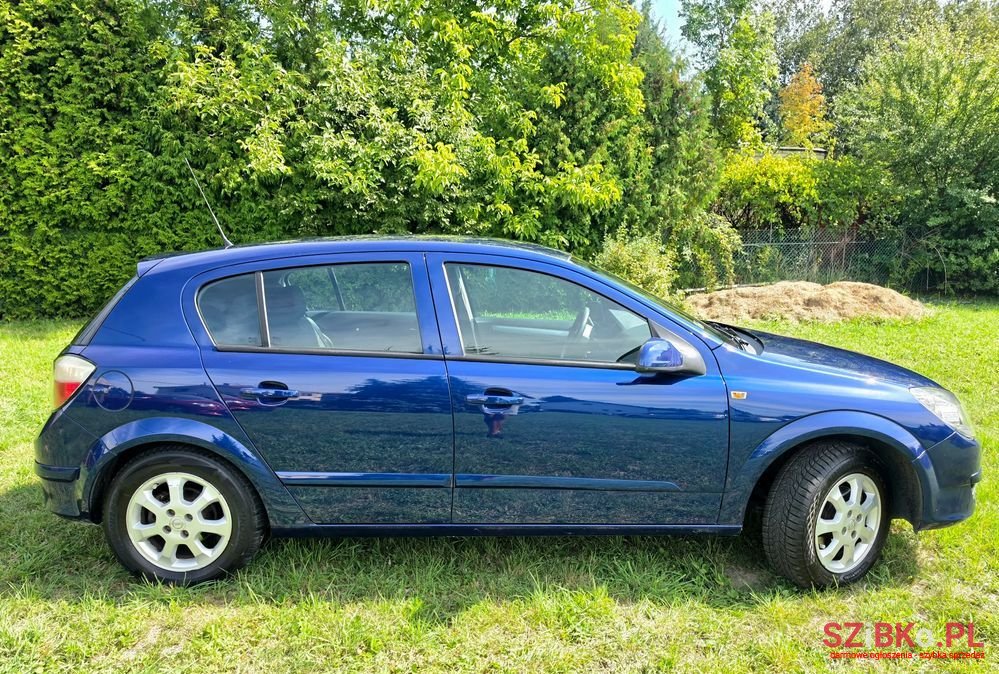 2004' Opel Astra 1.4 Enjoy photo #2