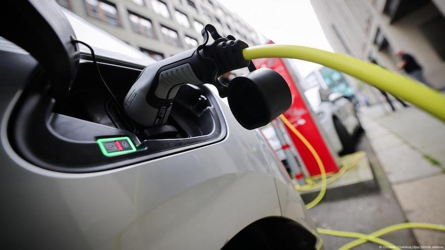 Rząd dopłaci do zakupu auta. Nawet 750 tys. zł