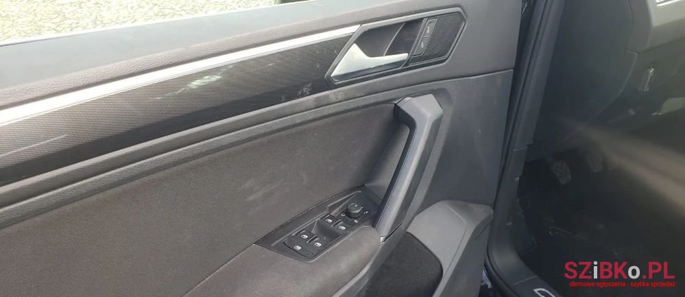 2019' Volkswagen Tiguan photo #5