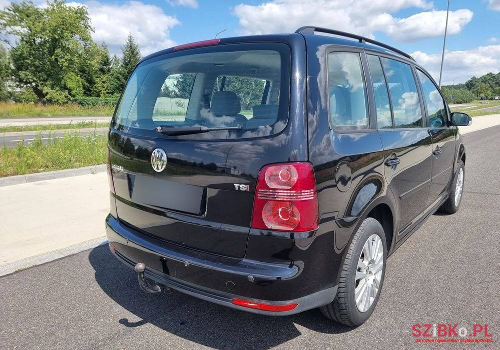 2006' Volkswagen Touran photo #4