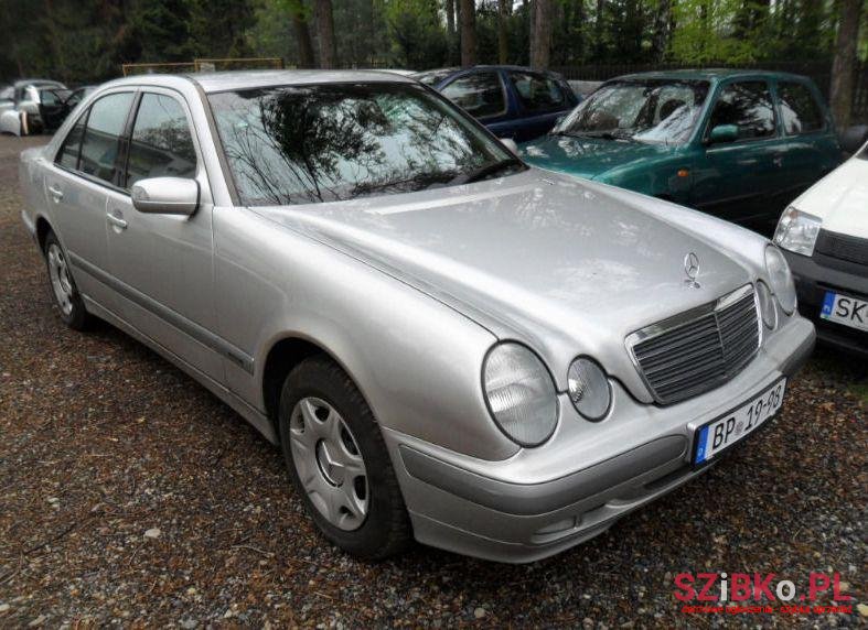 2001' Mercedes-Benz Klasa E photo #1