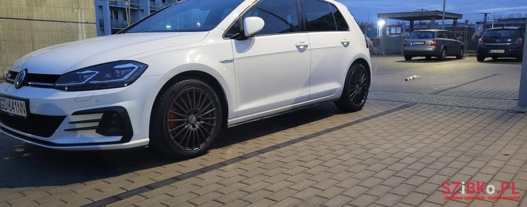 2017' Volkswagen Golf photo #2