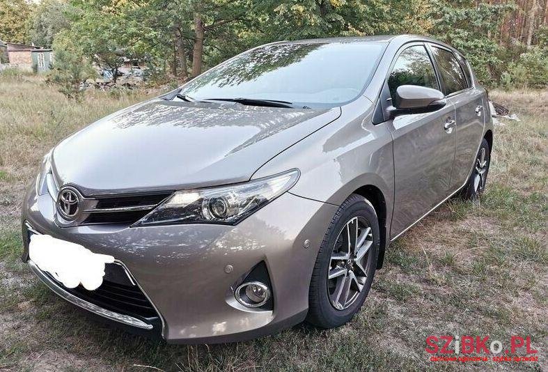 2014' Toyota Auris photo #1